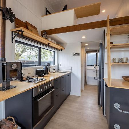 Апартаменты Tiny House With Mountain Views, Indoor And Outdoor Fire, Private Courtyard Garden Ванака Экстерьер фото