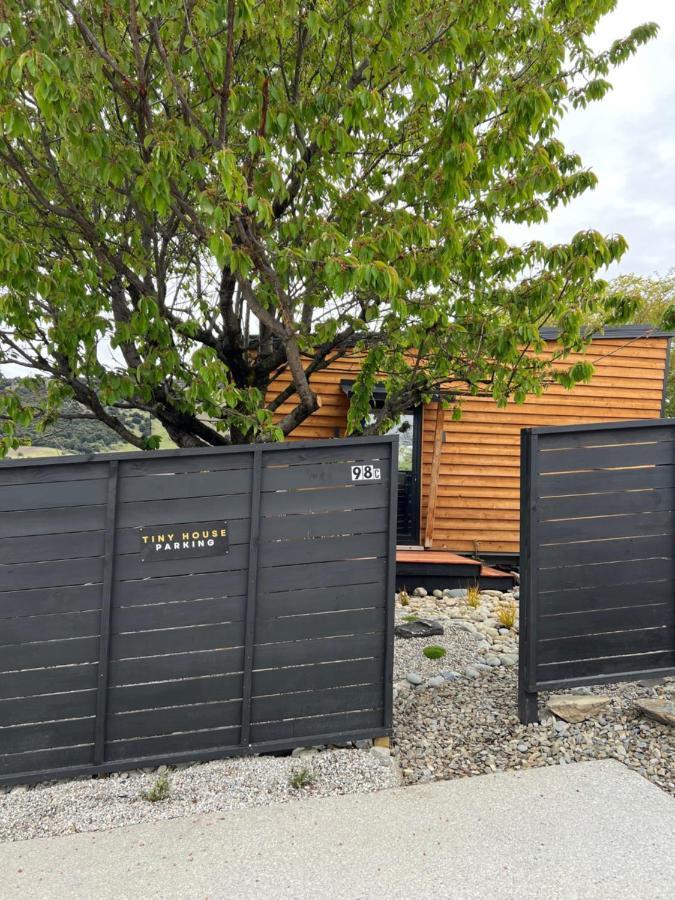 Апартаменты Tiny House With Mountain Views, Indoor And Outdoor Fire, Private Courtyard Garden Ванака Экстерьер фото