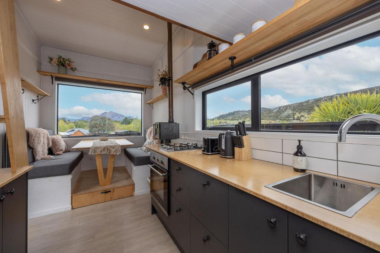 Апартаменты Tiny House With Mountain Views, Indoor And Outdoor Fire, Private Courtyard Garden Ванака Экстерьер фото