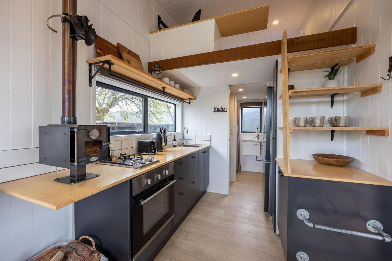 Апартаменты Tiny House With Mountain Views, Indoor And Outdoor Fire, Private Courtyard Garden Ванака Экстерьер фото
