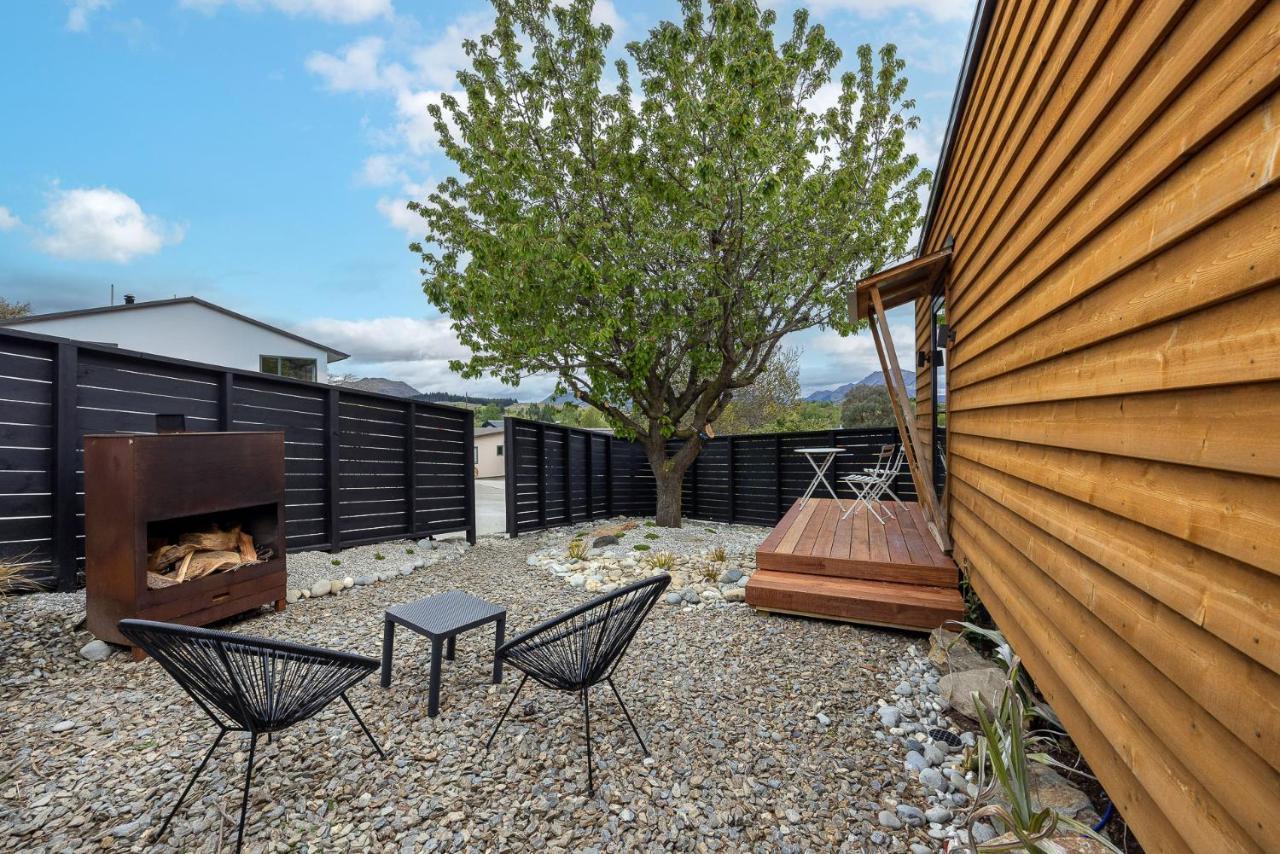 Апартаменты Tiny House With Mountain Views, Indoor And Outdoor Fire, Private Courtyard Garden Ванака Экстерьер фото